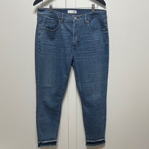 Loft stacked frayed hem Curvy Skinny Fit Cropped Jeans size 12/31 . Like New